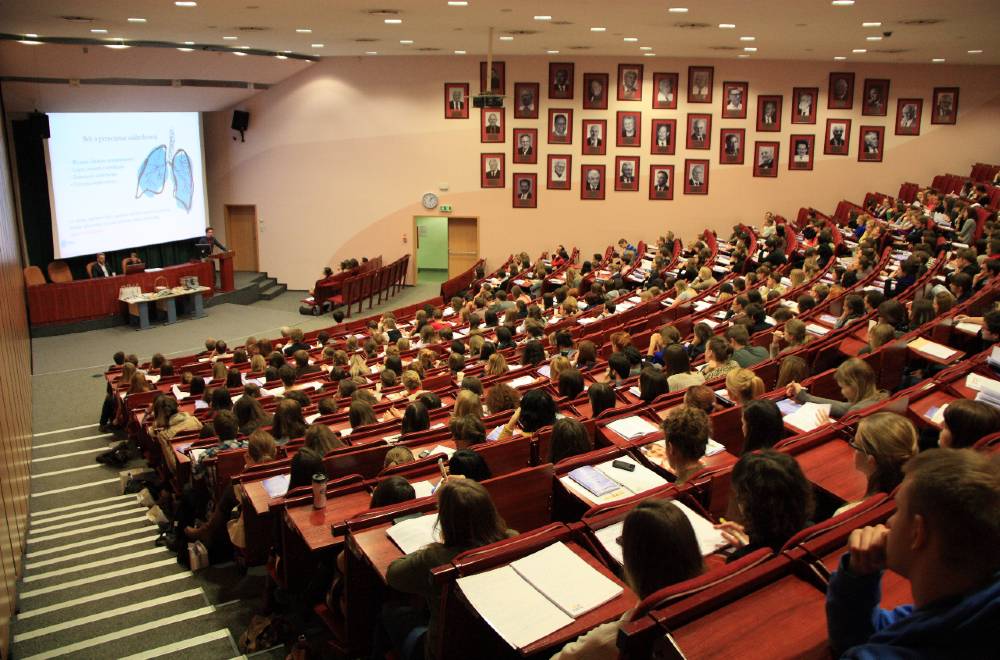University classroom filled with students studying, showcasing the impact of Digital Marketing for Educational Institutions in attracting engaged learners.